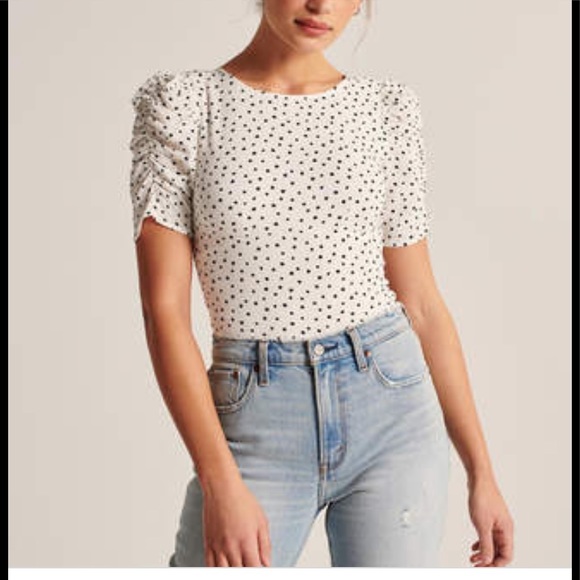 Abercrombie & Fitch Tops - Abercrombie & Fitch puff sleeve polka dot top